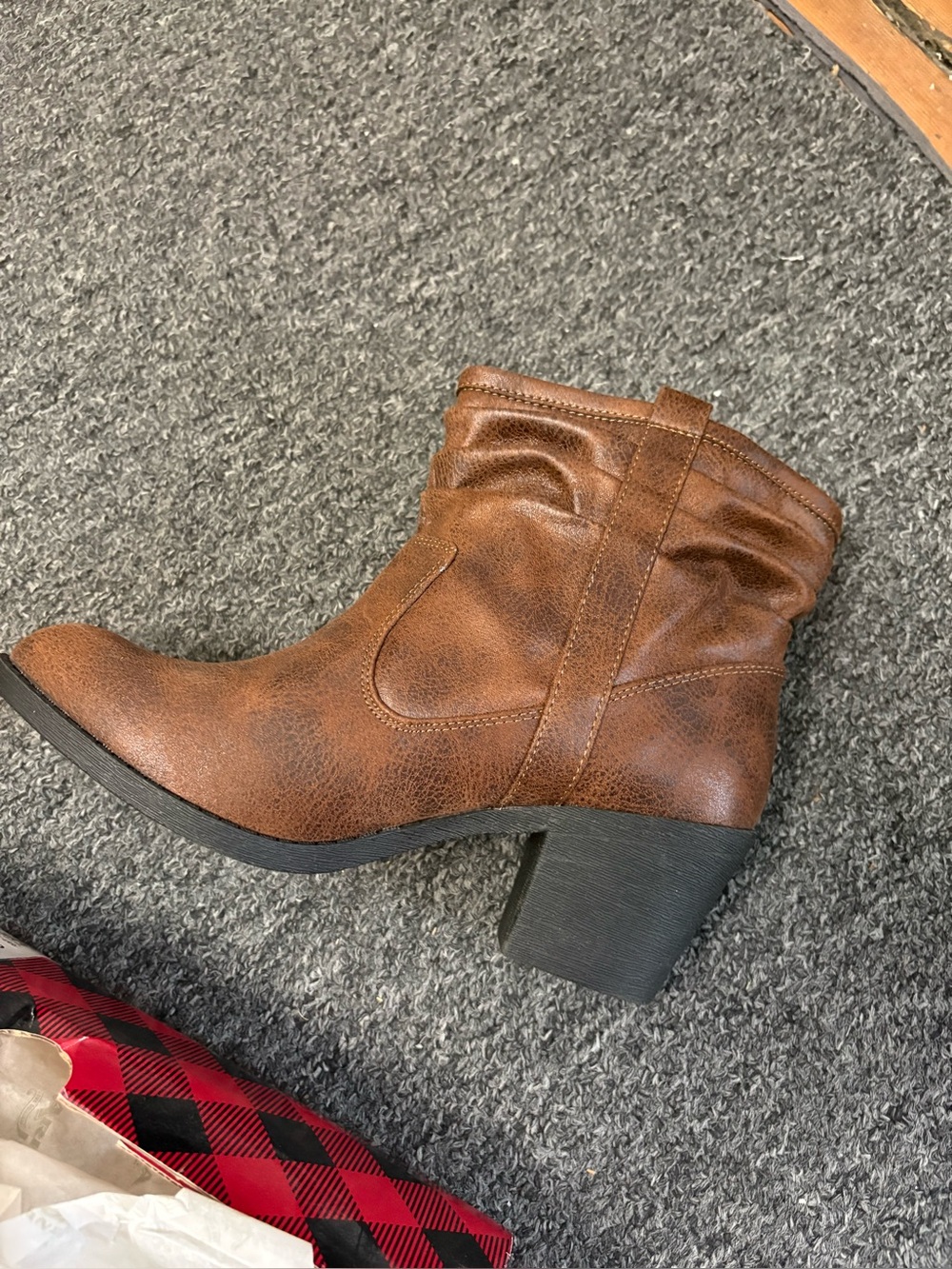Arizona boots size 8 new in box